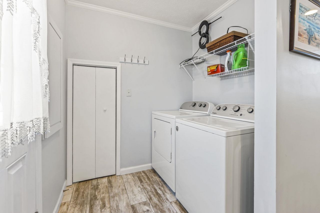 247 Air Stream Dr. Photo 6