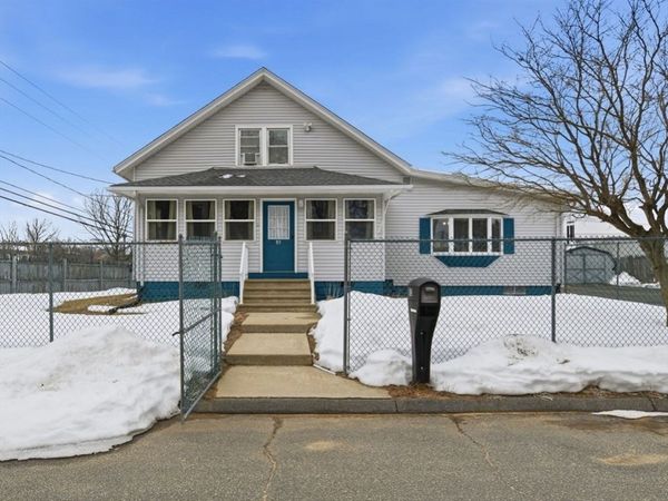 83 Oakdale St, Springfield, MA 01104