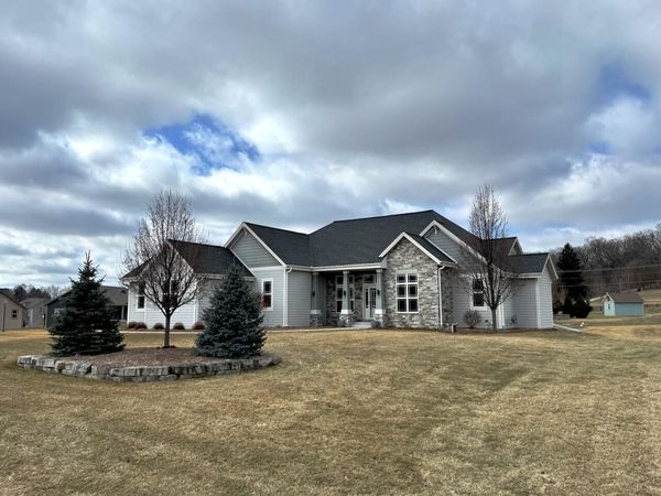 W222S4127 Timm DRIVE, Waukesha, WI 53189