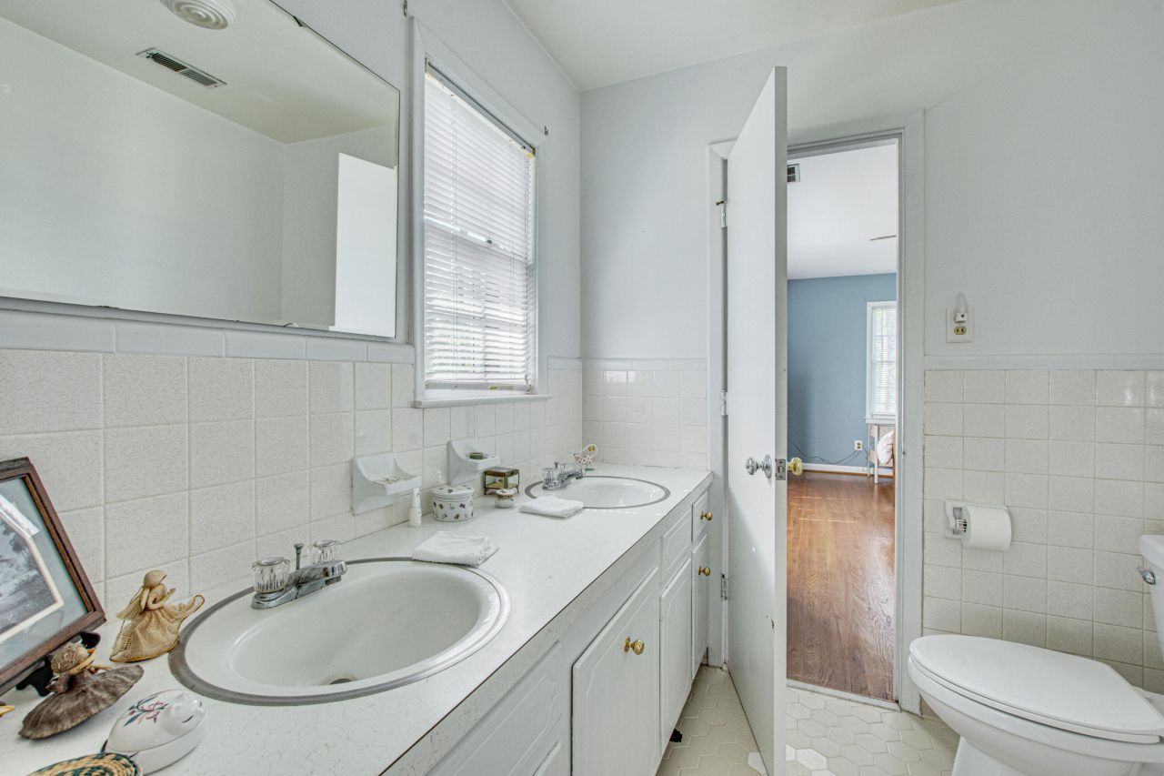 710 S Magnolia Street Photo 11