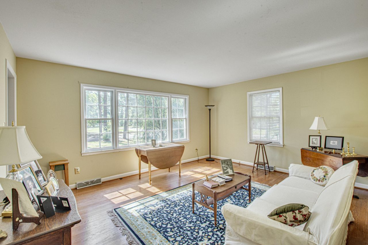 710 S Magnolia Street Photo 5