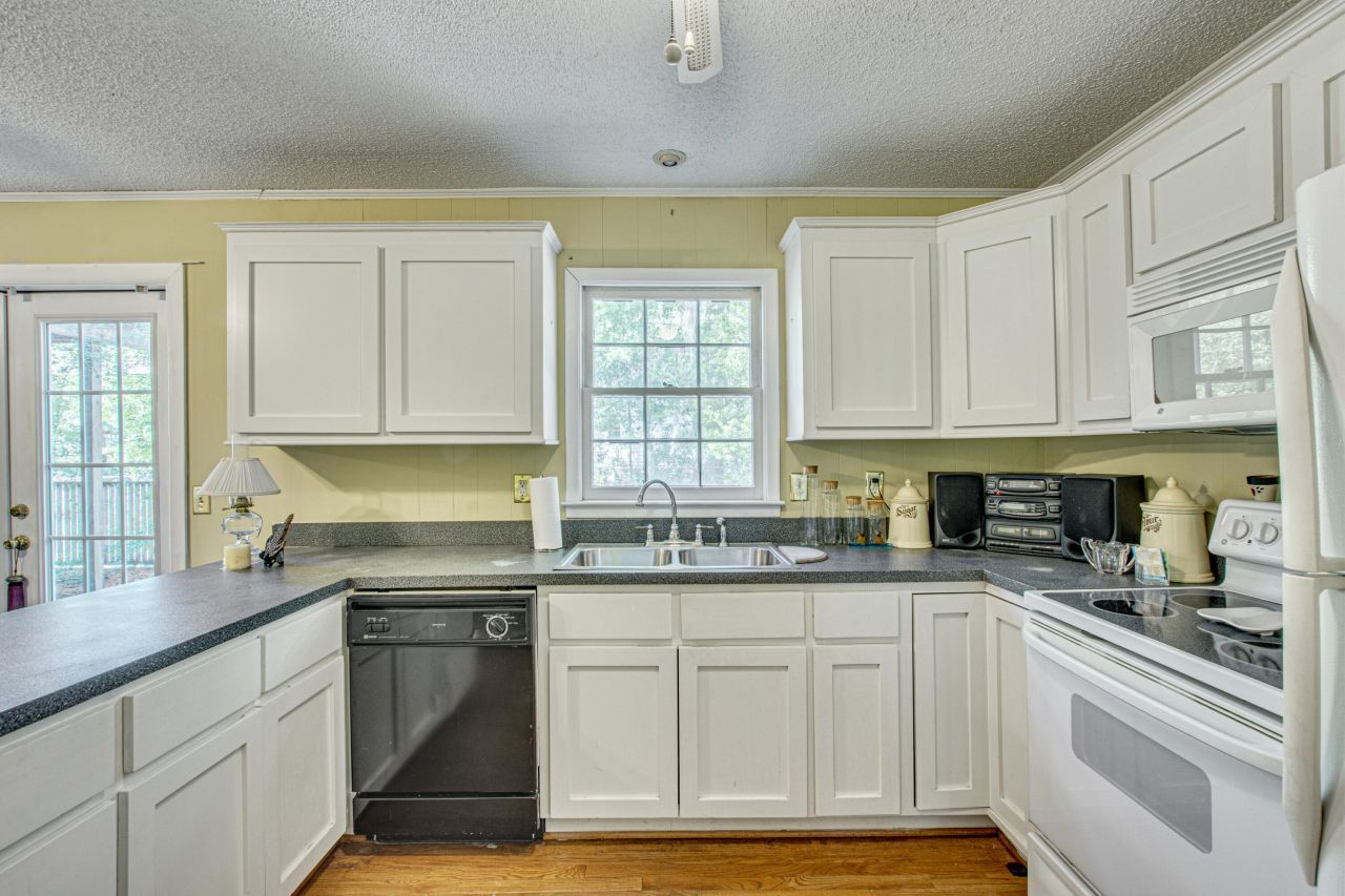 710 S Magnolia Street Photo 8