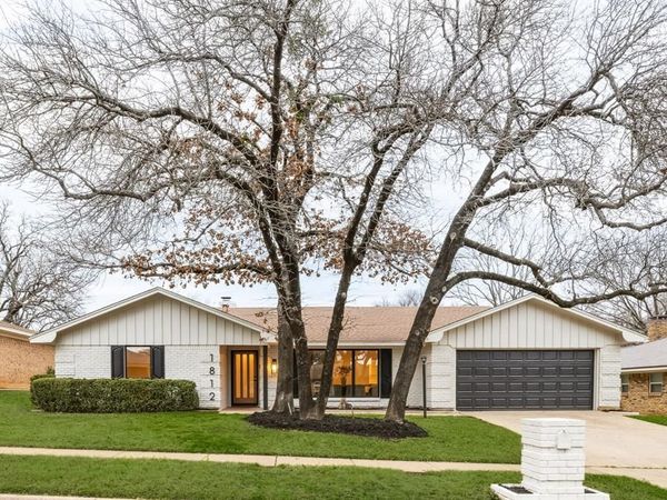 1812 Park Hill Drive , Arlington, TX 76012