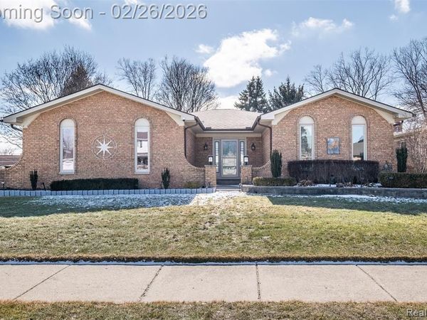 14256 Four Lakes Drive, Sterling Heights, MI 48313