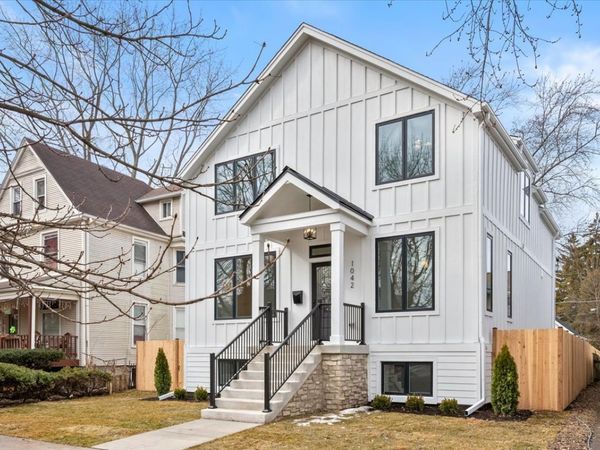 1042 Dewey Avenue, Evanston, IL 60202