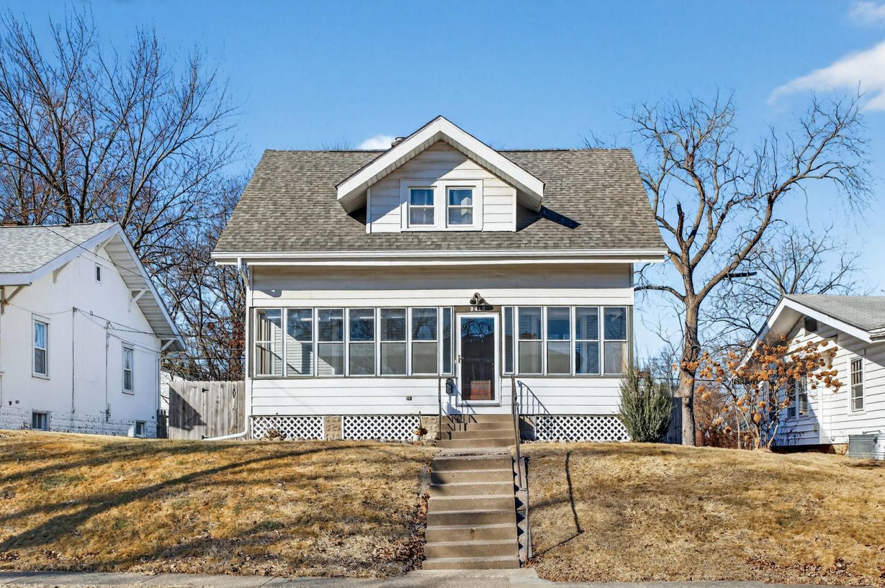 2418 Western Avenue, Davenport, IA 52803 Main Photo