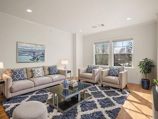 18 Robert St, Unit 14, Boston, MA 02131