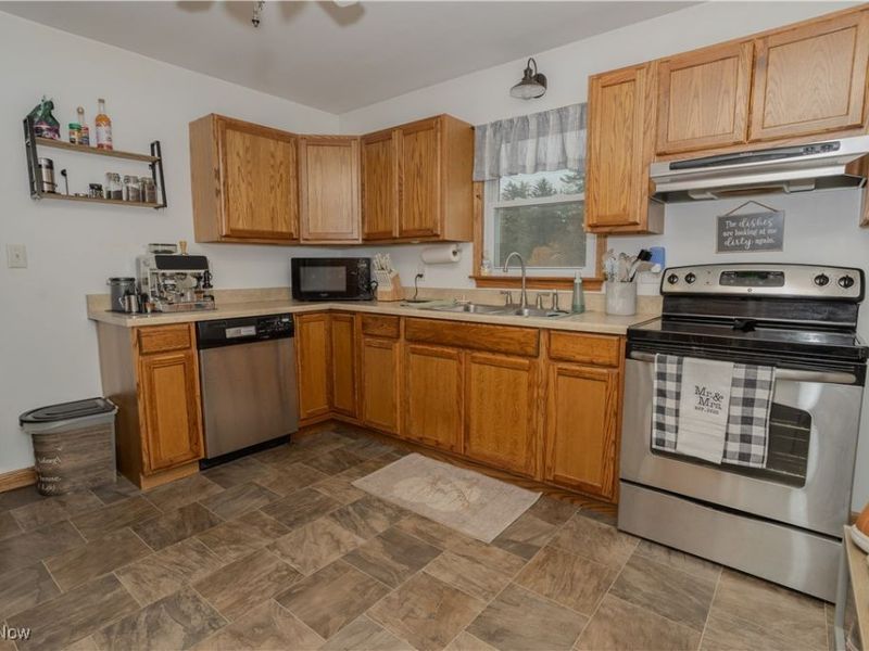 2943 S Union Avenue, Alliance, OH 44601 Photo 9