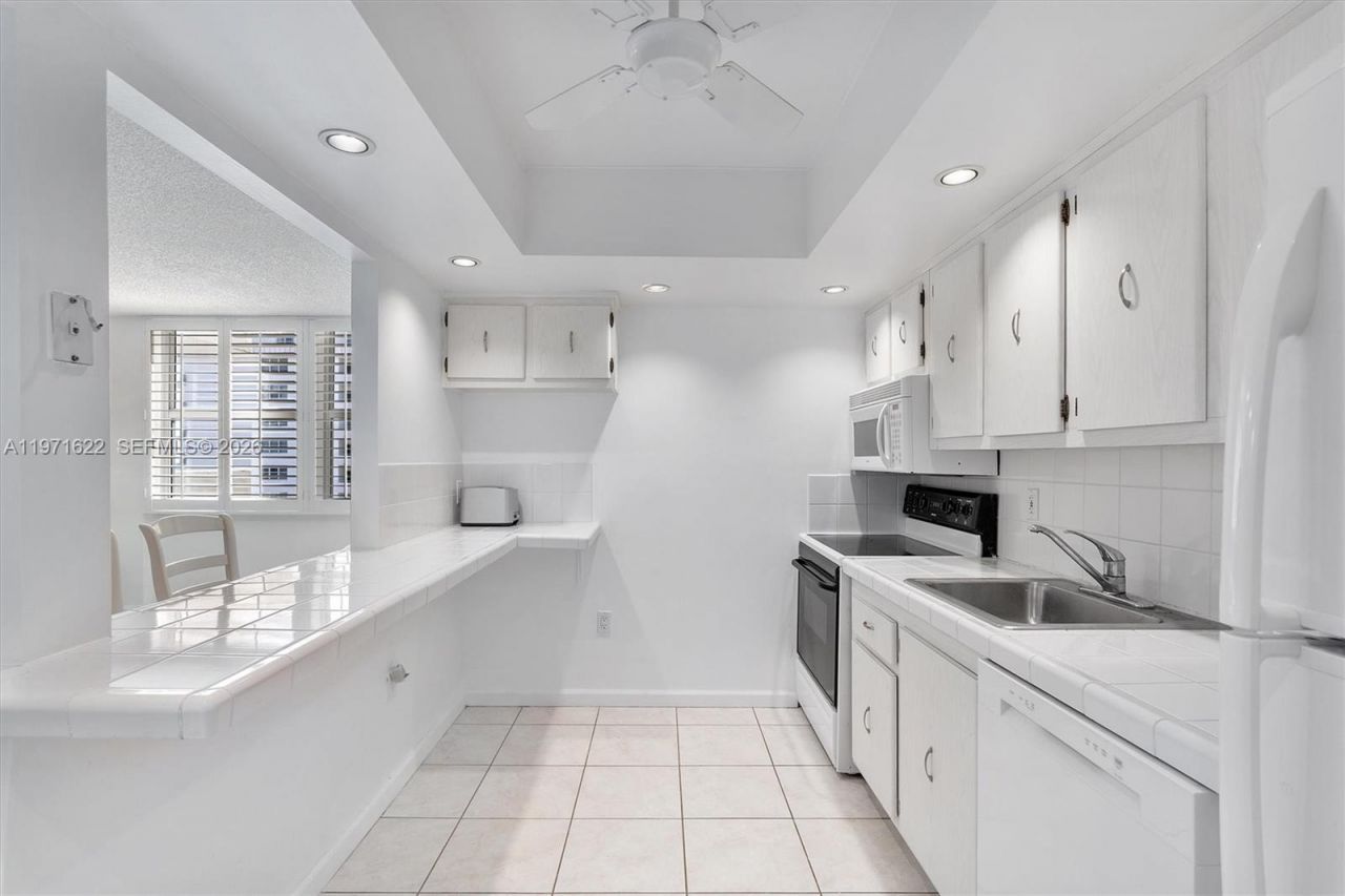 9273 Collins Ave , Unit 901, Surfside, FL 33154 Photo