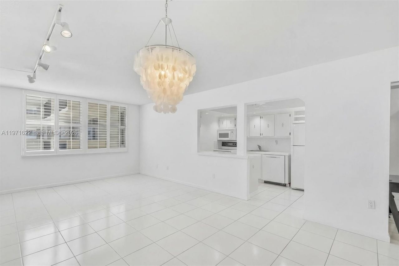9273 Collins Ave, Unit 901, Surfside, FL 33154 Photo