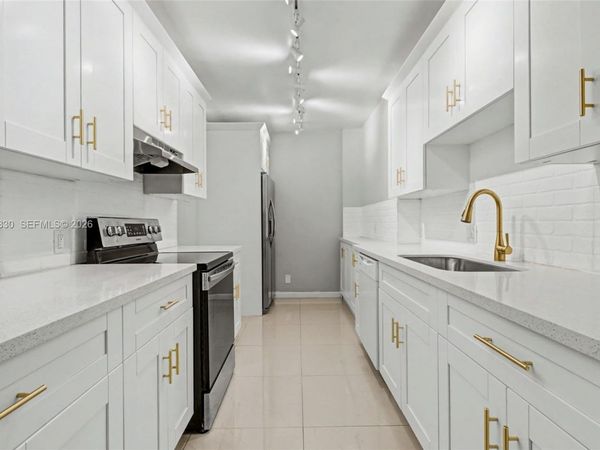 4200 Hillcrest Dr, Unit 406, Hollywood, FL 33021