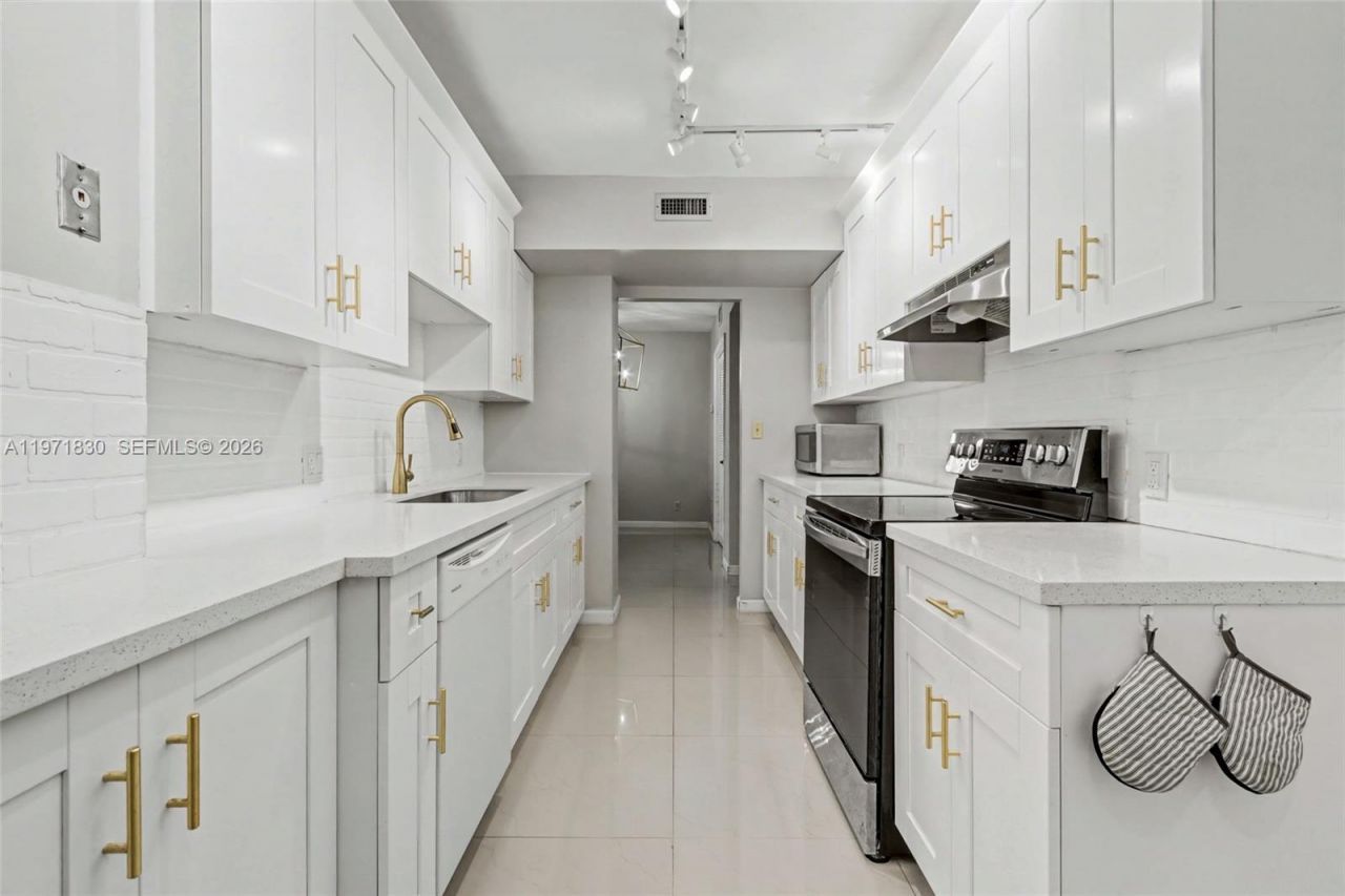 4200 Hillcrest Dr, Unit 406, Hollywood, FL 33021 Photo