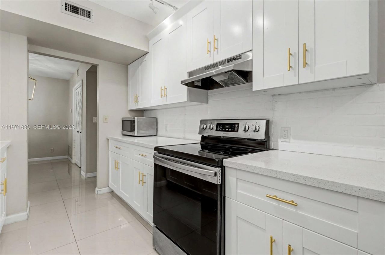 4200 Hillcrest Dr, Unit 406, Hollywood, FL 33021 Photo