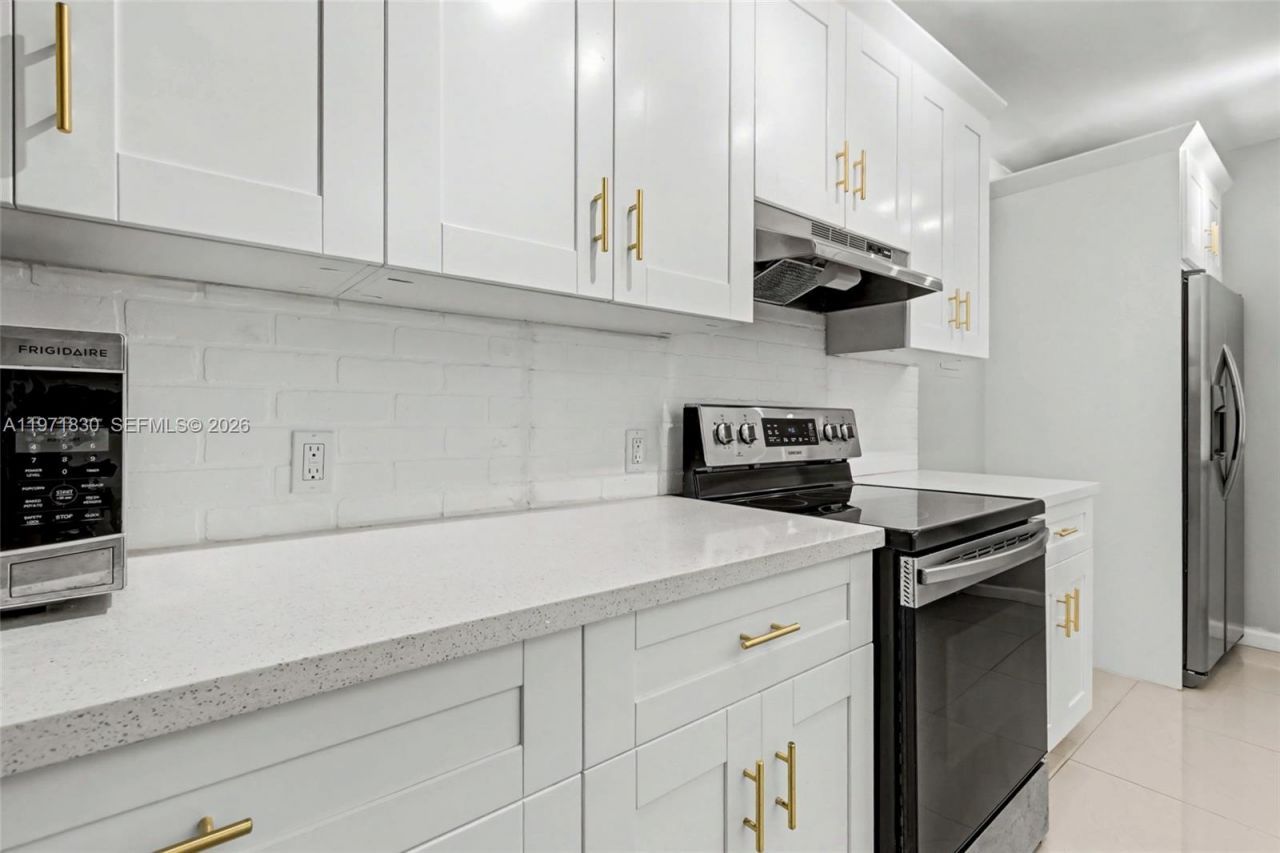 4200 Hillcrest Dr, Unit 406, Hollywood, FL 33021 Photo