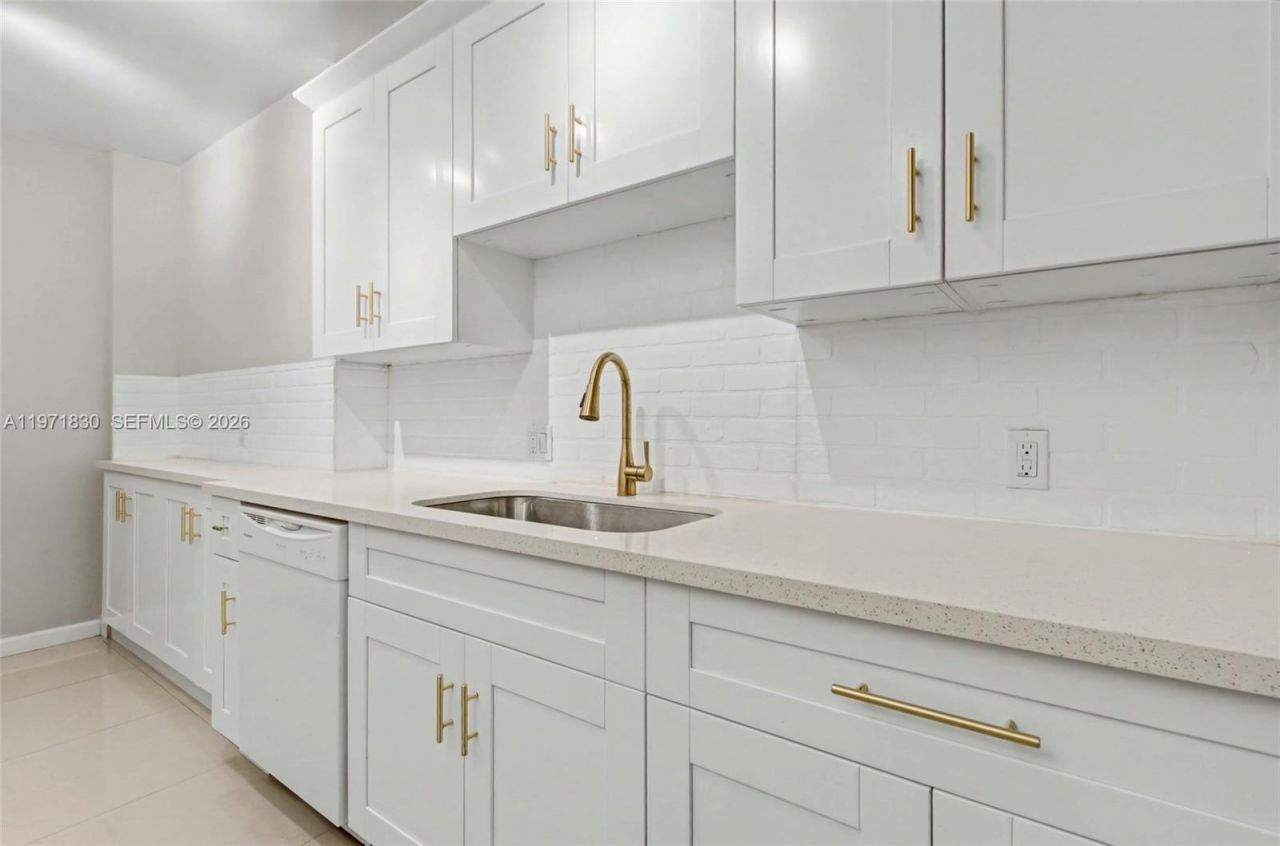 4200 Hillcrest Dr, Unit 406, Hollywood, FL 33021 Photo