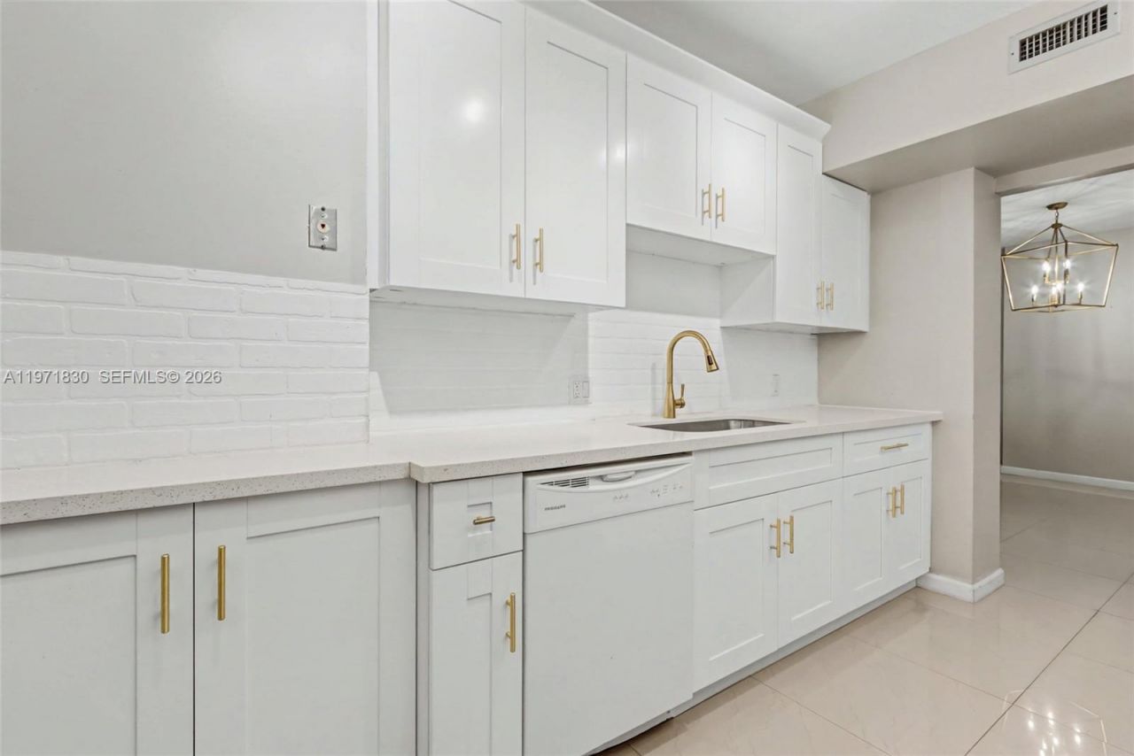 4200 Hillcrest Dr, Unit 406, Hollywood, FL 33021 Photo