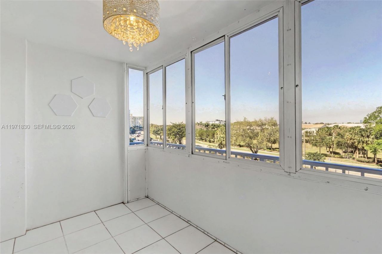 4200 Hillcrest Dr, Unit 406, Hollywood, FL 33021 Photo