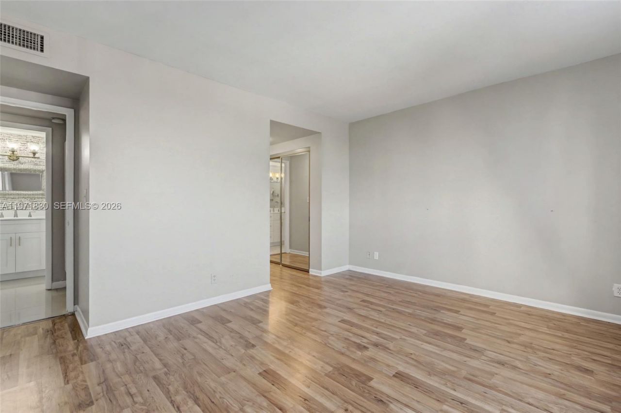 4200 Hillcrest Dr, Unit 406, Hollywood, FL 33021 Photo