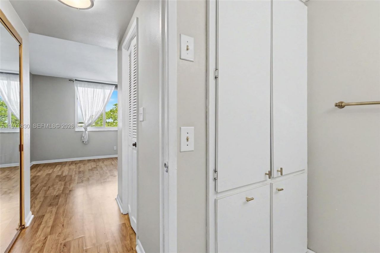 4200 Hillcrest Dr, Unit 406, Hollywood, FL 33021 Photo