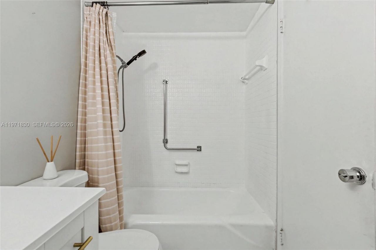 4200 Hillcrest Dr, Unit 406, Hollywood, FL 33021 Photo