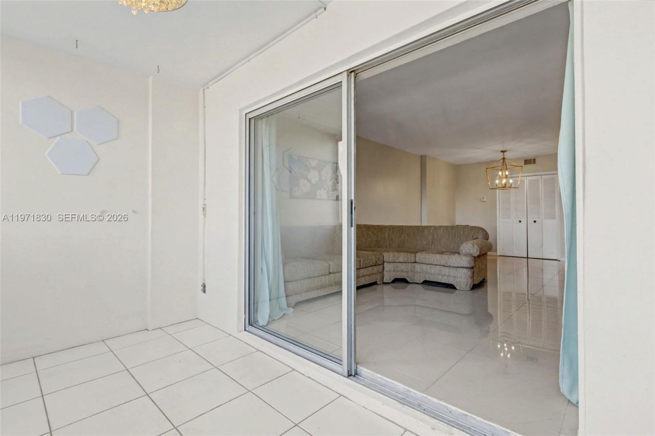 4200 Hillcrest Dr, Unit 406, Hollywood, FL 33021 Photo