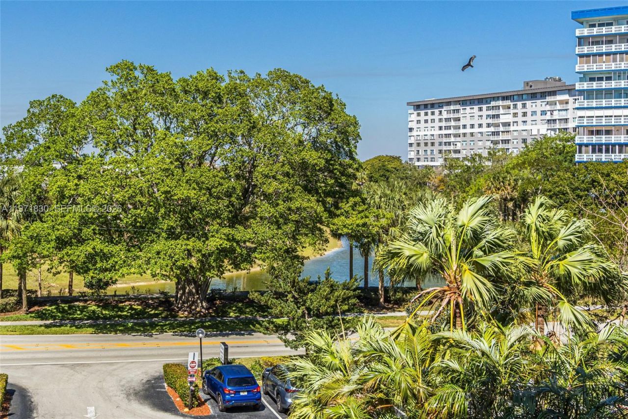 4200 Hillcrest Dr, Unit 406, Hollywood, FL 33021 Photo