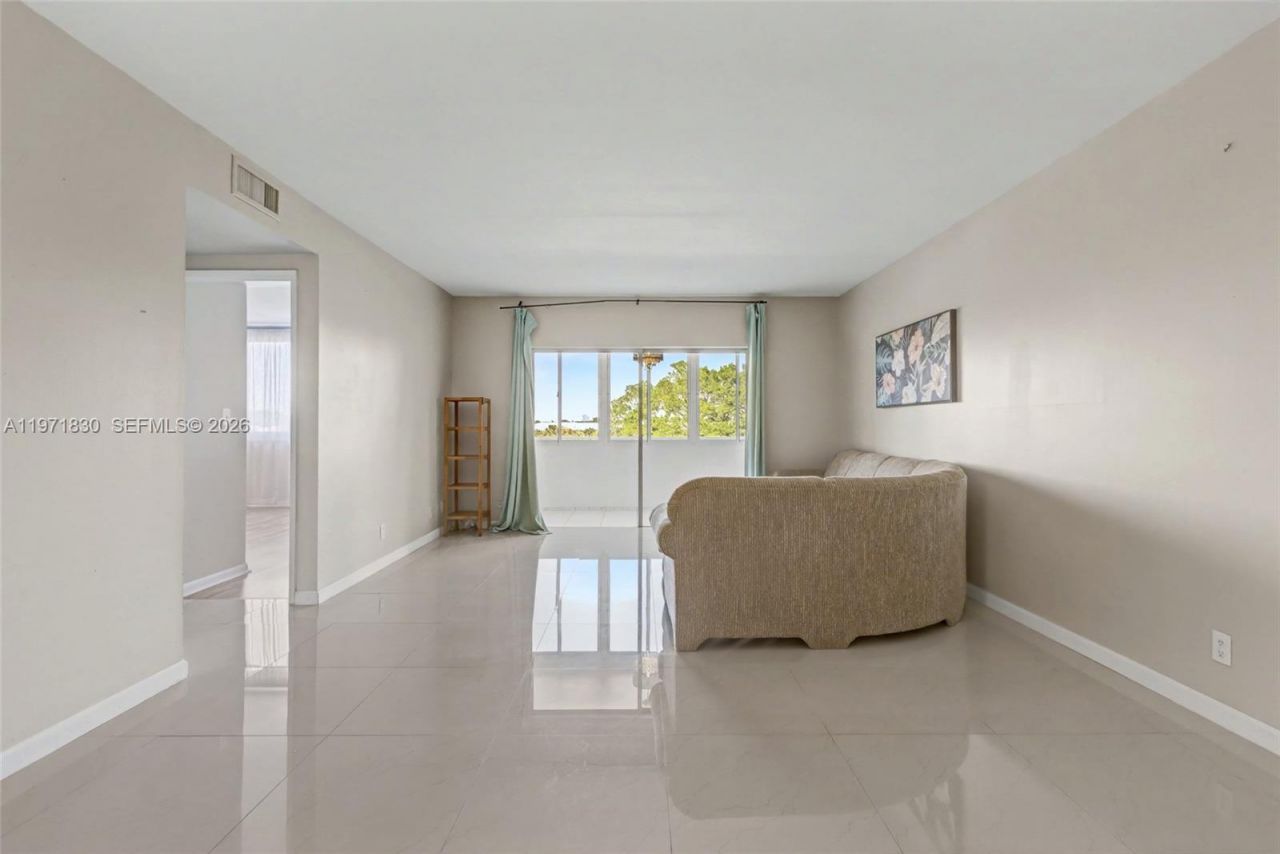 4200 Hillcrest Dr, Unit 406, Hollywood, FL 33021 Photo