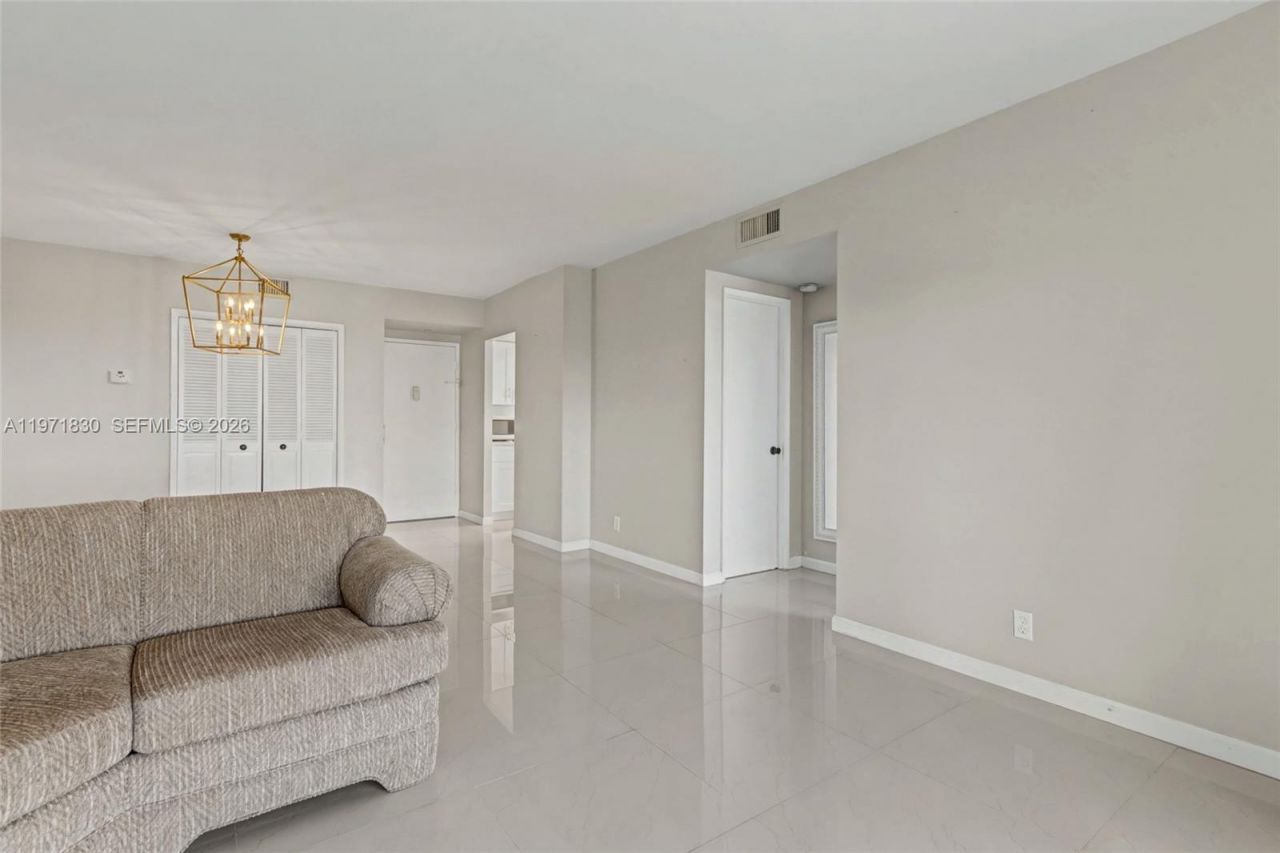 4200 Hillcrest Dr, Unit 406, Hollywood, FL 33021 Photo