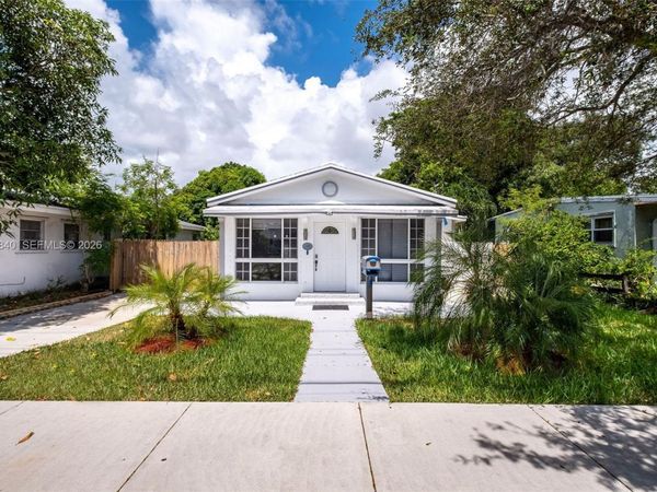 132 SW 2nd Ave, Hallandale Beach, FL 33009