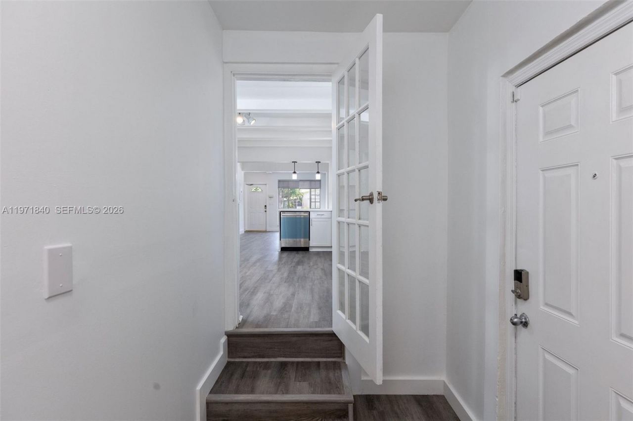 132 SW 2nd Ave, Hallandale Beach, FL 33009 Photo