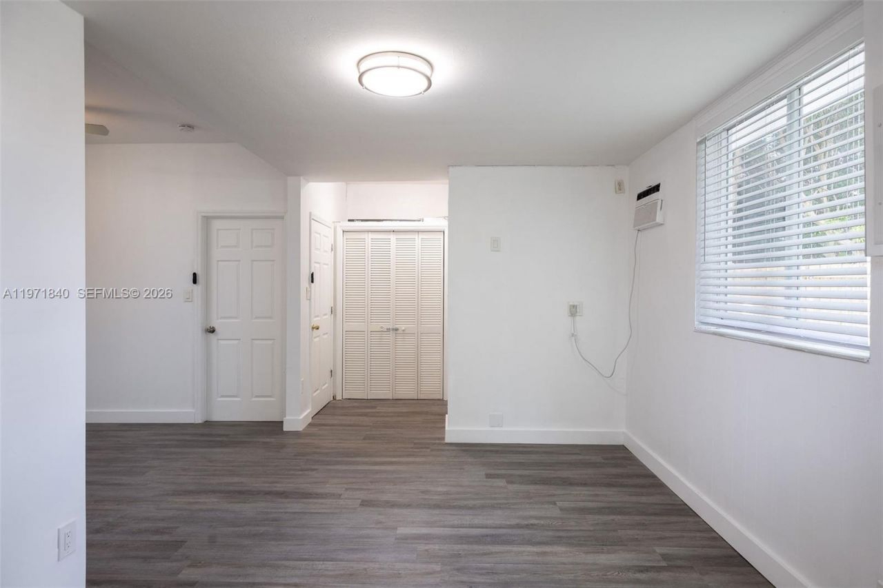 132 SW 2nd Ave, Hallandale Beach, FL 33009 Photo