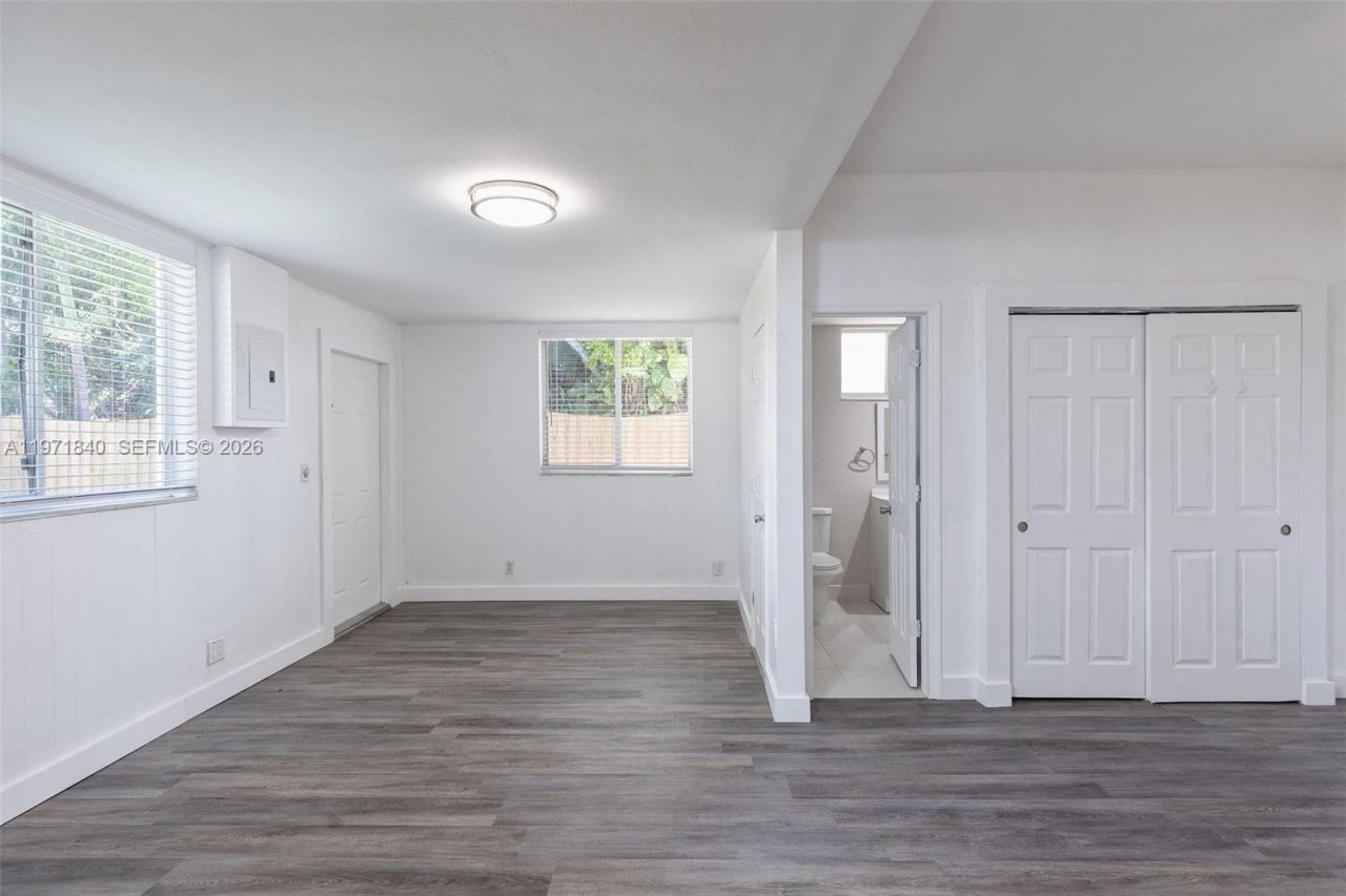 132 SW 2nd Ave, Hallandale Beach, FL 33009 Photo