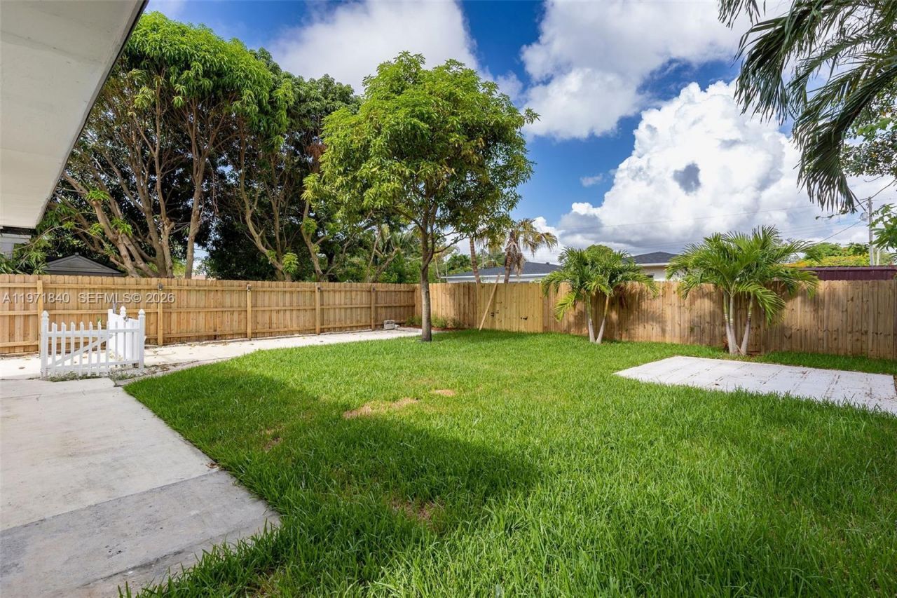 132 SW 2nd Ave, Hallandale Beach, FL 33009 Photo