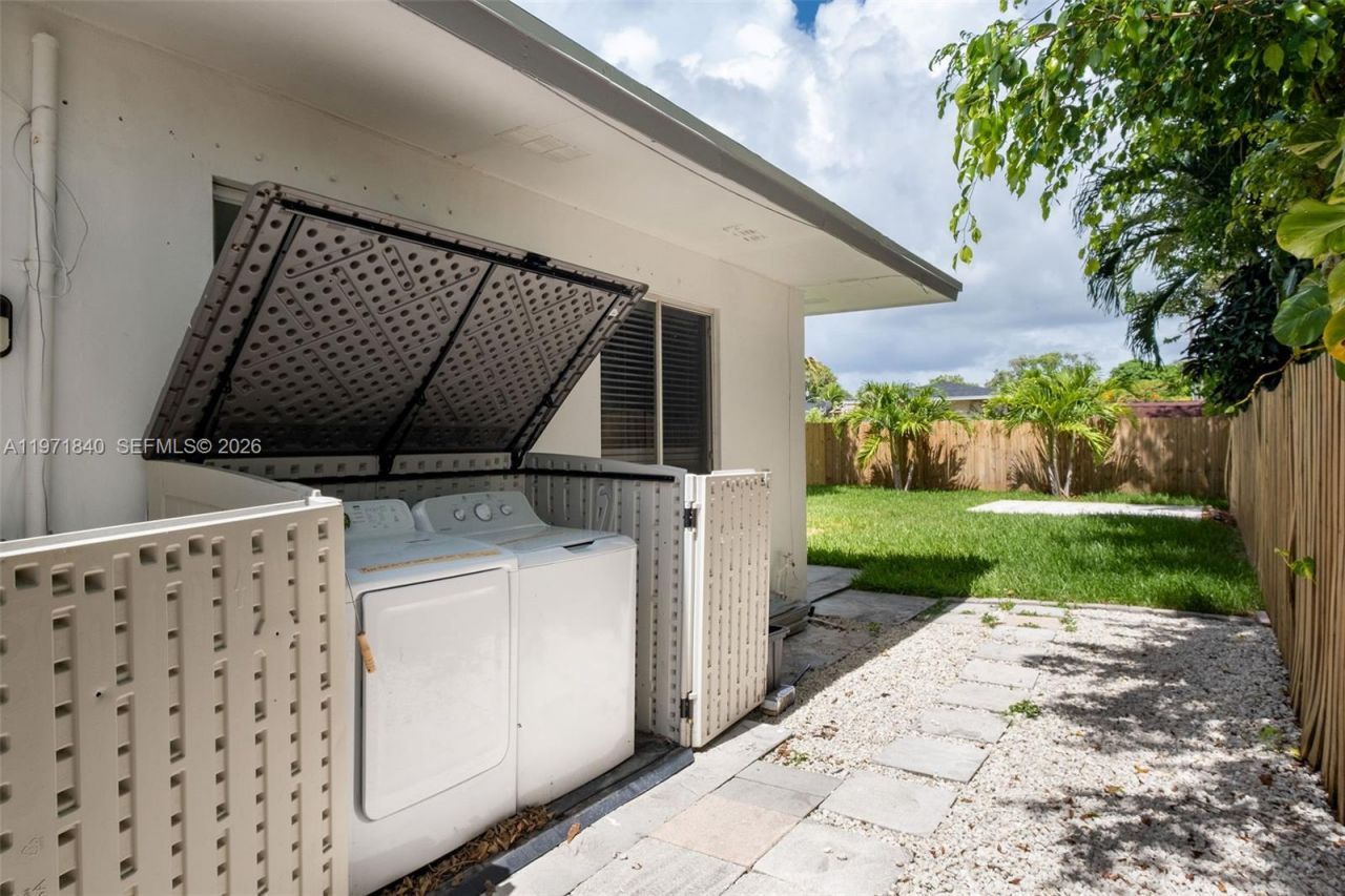 132 SW 2nd Ave, Hallandale Beach, FL 33009 Photo