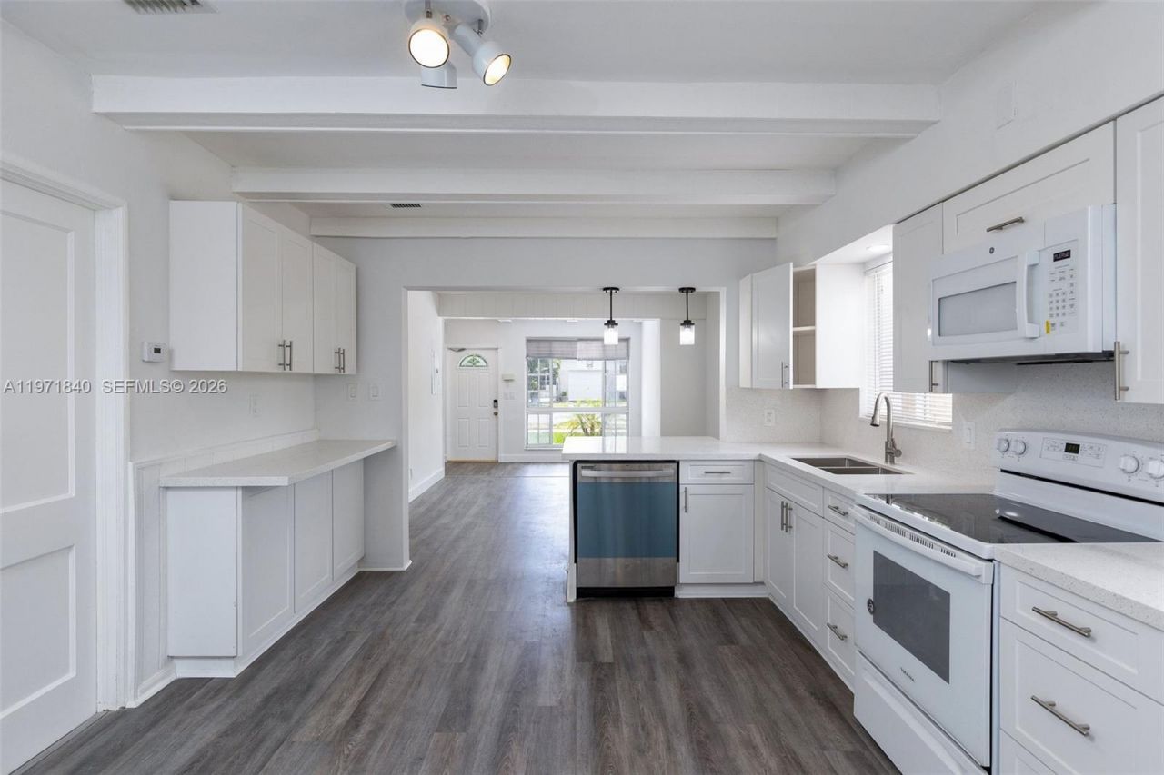 132 SW 2nd Ave, Hallandale Beach, FL 33009 Photo