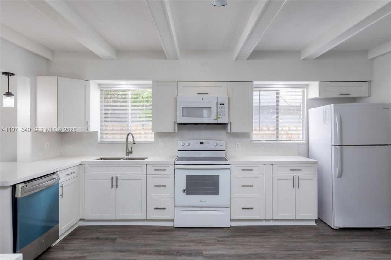 132 SW 2nd Ave, Hallandale Beach, FL 33009 Photo