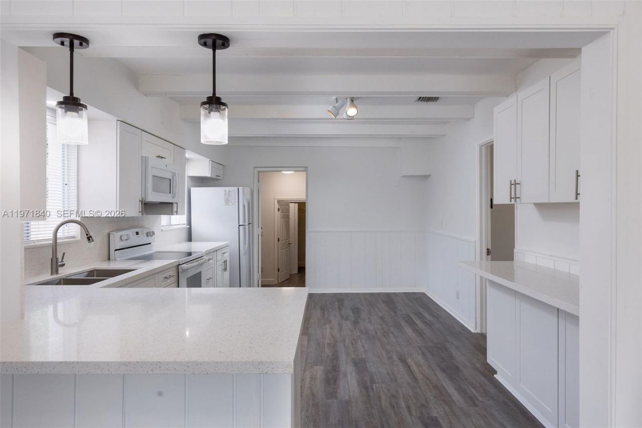 132 SW 2nd Ave, Hallandale Beach, FL 33009 Photo