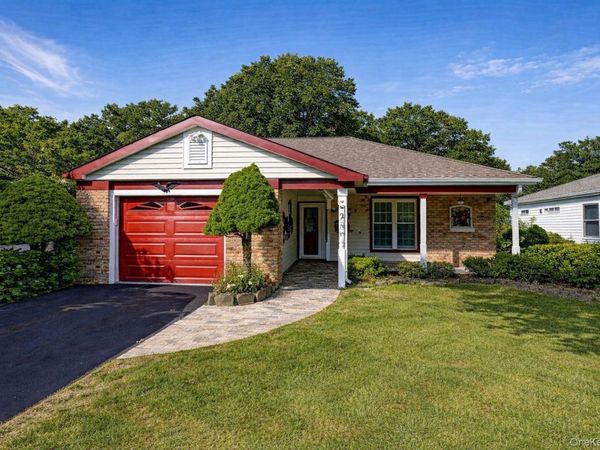 2 Bedford Court, Ridge, NY 11961