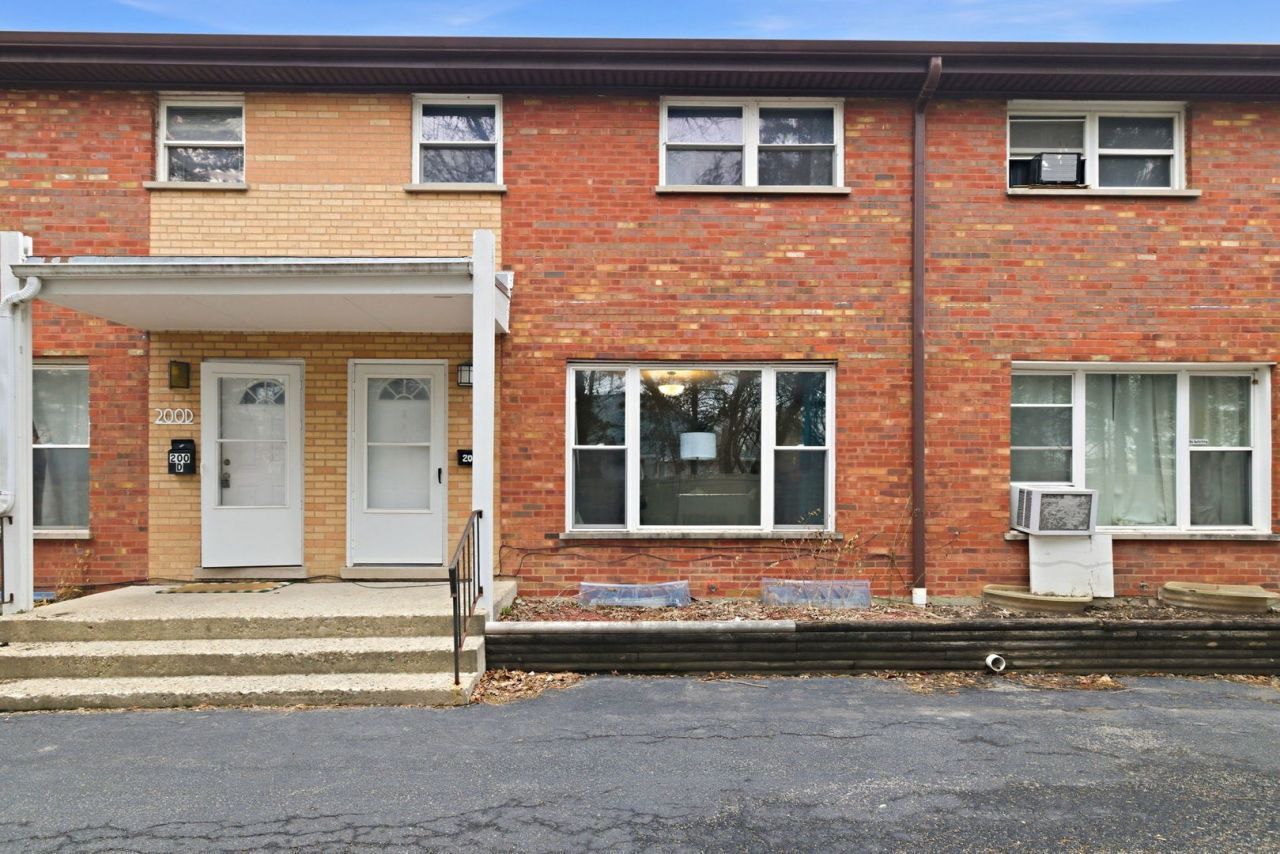 200 Linn Court, Unit C, North Aurora, IL 60542 Main Photo