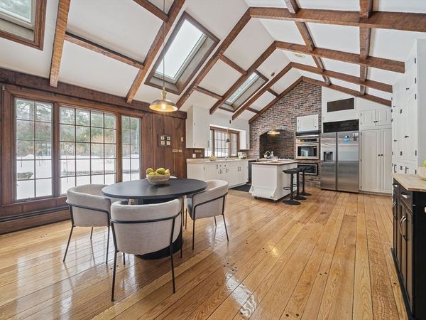 8 Conway Ln, Foxboro, MA 02035