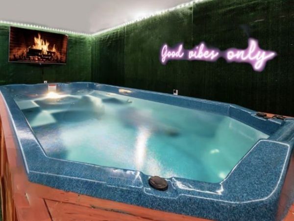 504 Cliff Cir , Nashville, TN 37218