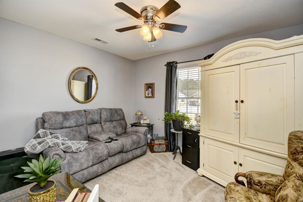 428 Oakham Dr. Photo 23