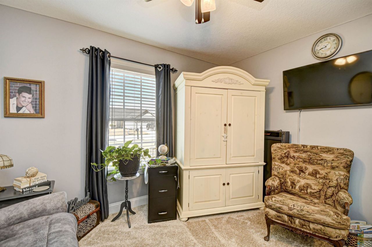 428 Oakham Dr. Photo 24