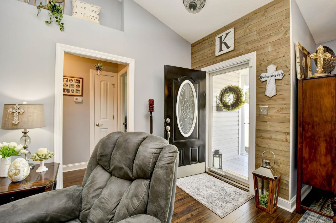 428 Oakham Dr. Photo 5