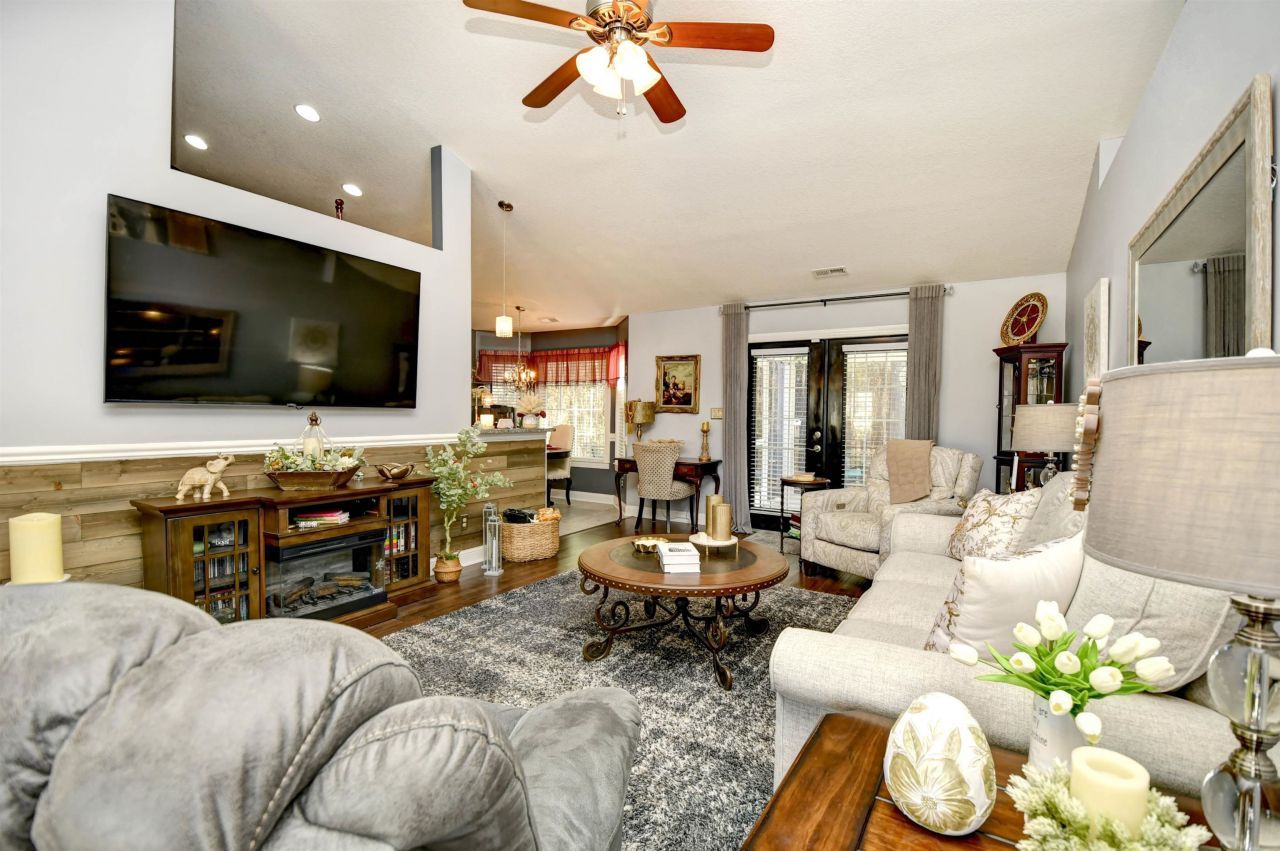 428 Oakham Dr. Photo 6