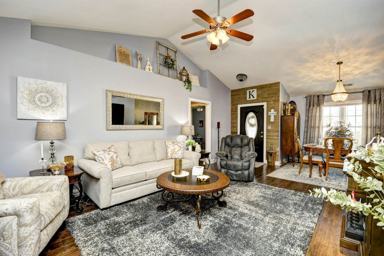 428 Oakham Dr. Photo 8