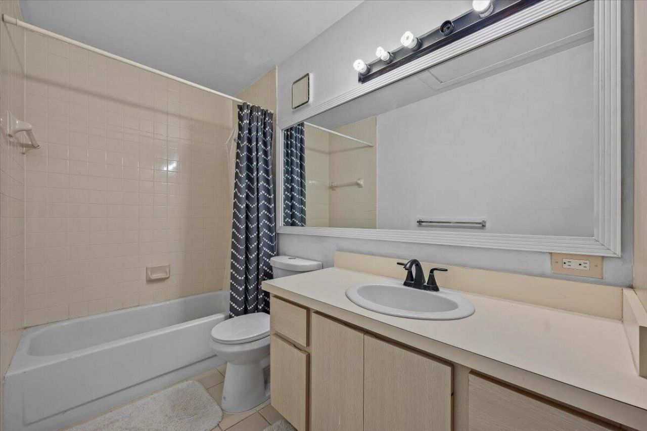 1945 Stratford Way, West Palm Beach, FL 33409 Photo