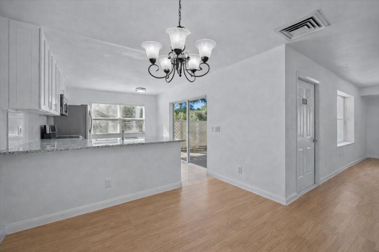 1945 Stratford Way, West Palm Beach, FL 33409 Photo