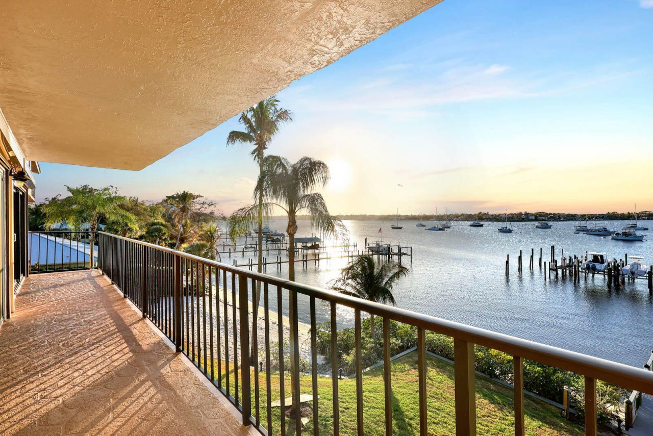 624 SW Saint Lucie Crescent, Unit 306, Stuart, FL 34994 Photo