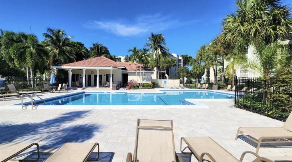 950 Lavers Circle, Unit F405, Delray Beach, FL 33444 Photo